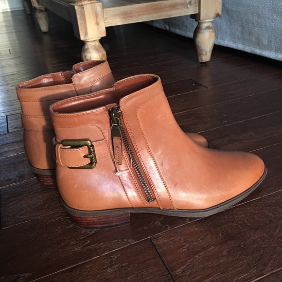 EUC Lauren Ralph Lauren cognac booties - Picture 4 of 6